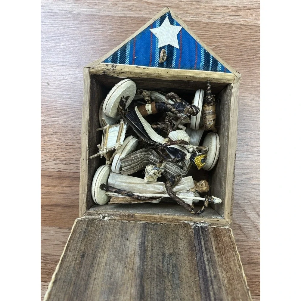 Vintage African Banana Fiber Nativity Set With Stable , 11 Piece Set